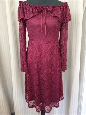 Promesa Off-the-Shoulder Maroon Lace Midi Dress